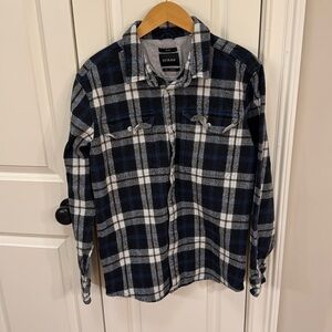 Large slim Prana organic cotton button down plaid blue